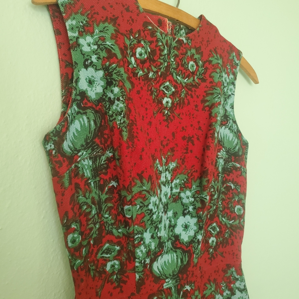 Vintage 60s Floral Toile Urn Garden Tapestry Linen Dress in Red & Green Sheath S - Picture 14 of 14